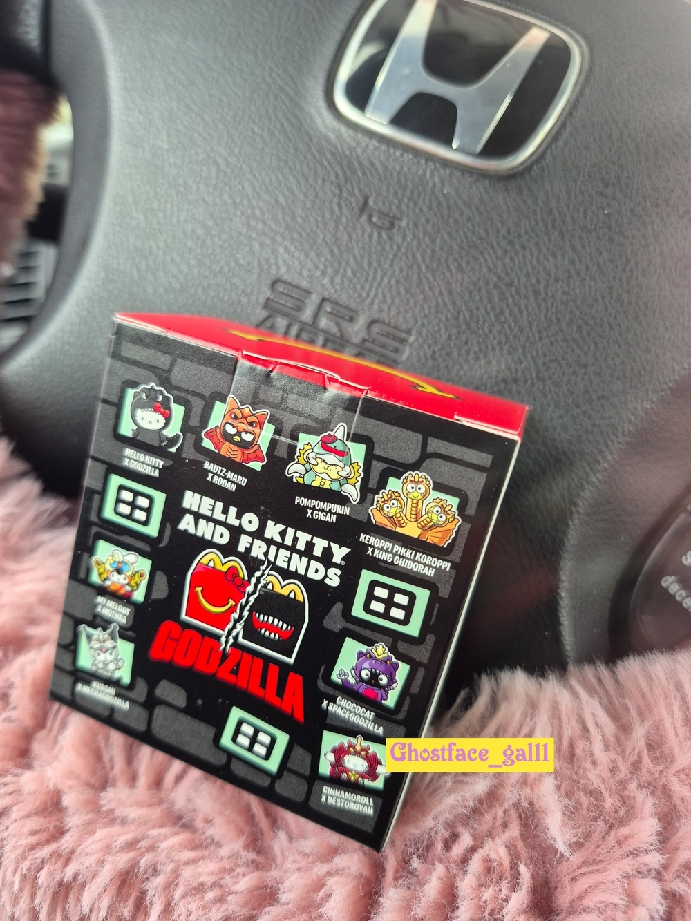POMPOMPURIN x Gigan McDonald's Hello Kitty x Godzilla - Picture 2 of 2